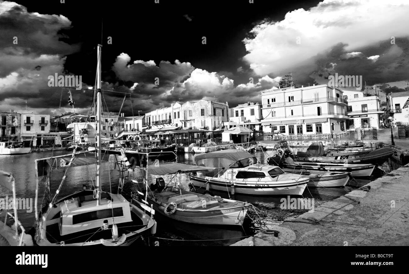 Port de pêche de Rethymno, Crète, Grèce, Europe. Banque D'Images