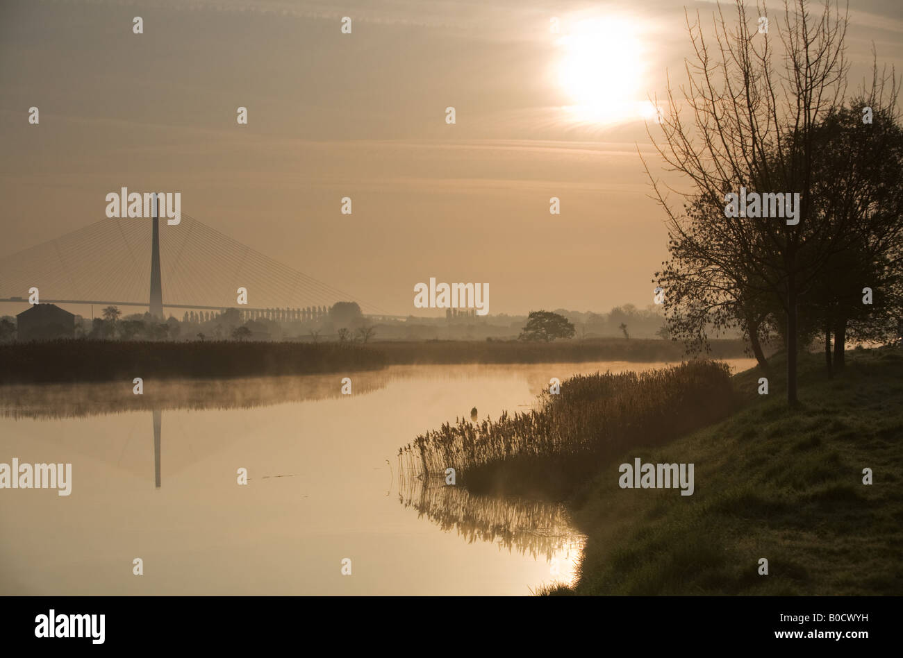Un matin brumeux de l'atmosphère sur la Seine, Honfleur. Banque D'Images
