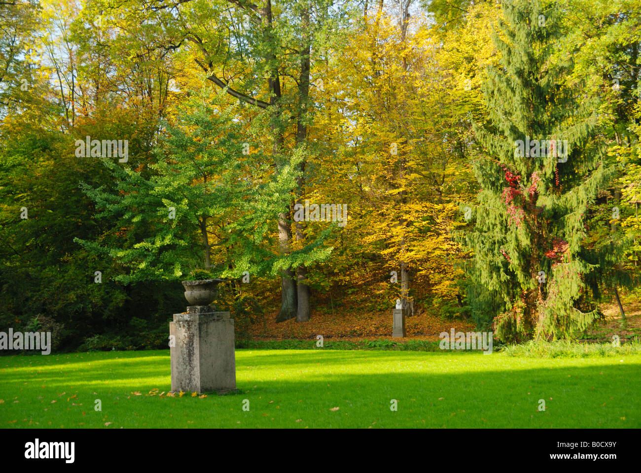 Pelouse verte dans Sofiyivsky Park, Uman, Ukraine Banque D'Images