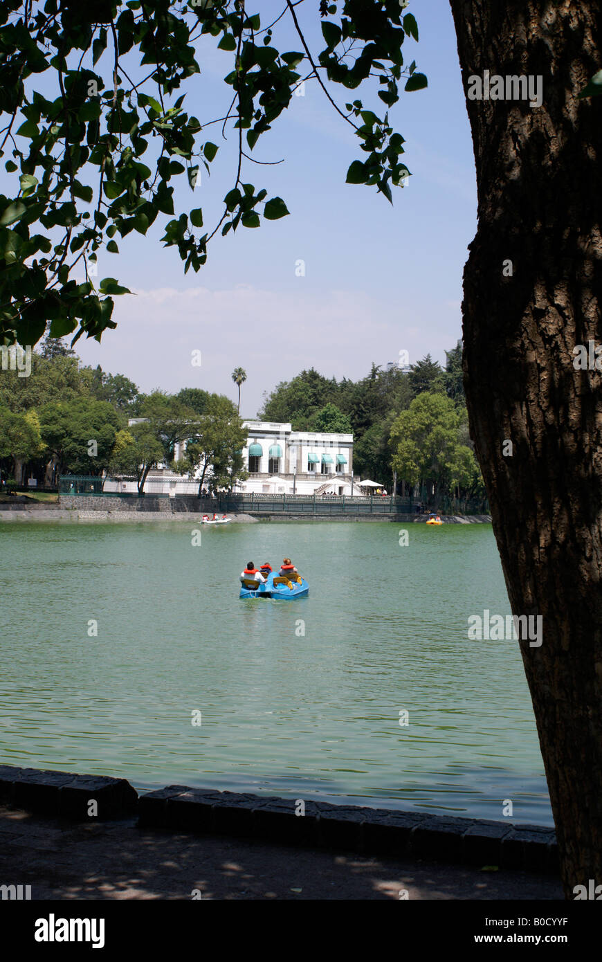 Le Lago de Chapultepec et Casa del Lago dans le parc de Chapultepec, Mexico Banque D'Images