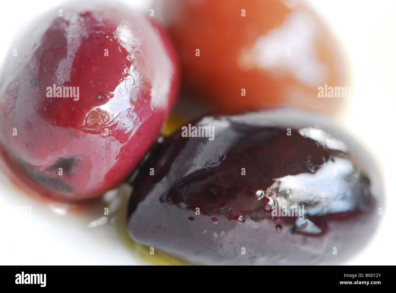 Macro image d'olives kalamata grecque et de l'huile d'olive Banque D'Images