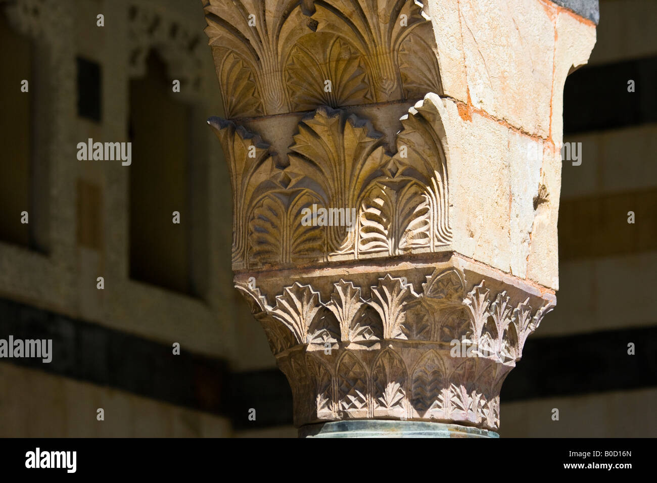 Pilier orné au Palais Azem dans la vieille ville de Damas en Syrie Banque D'Images