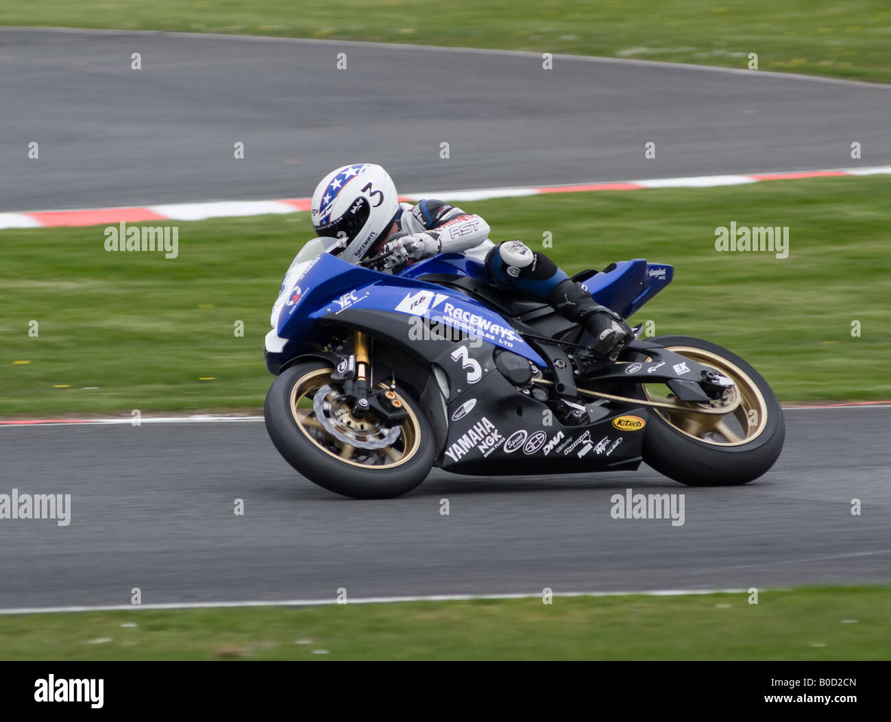 Kennaugh Hudson Équitation une Yamaha 600 moto dans les Silkolene British Supersport Cup at Oulton Park Cheshire England UK Banque D'Images