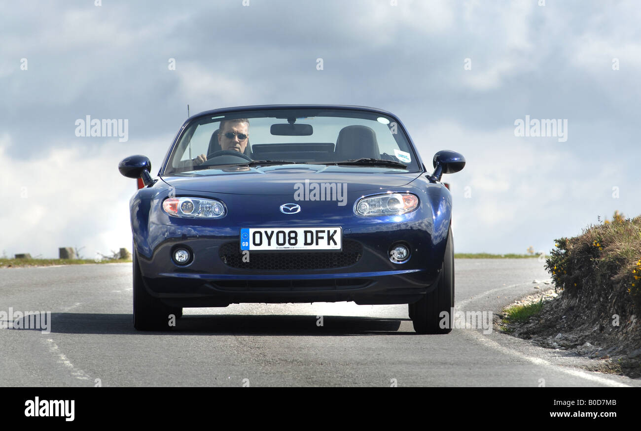 2008 Mazda MX5 Roadster Coupé dans New Forest Banque D'Images