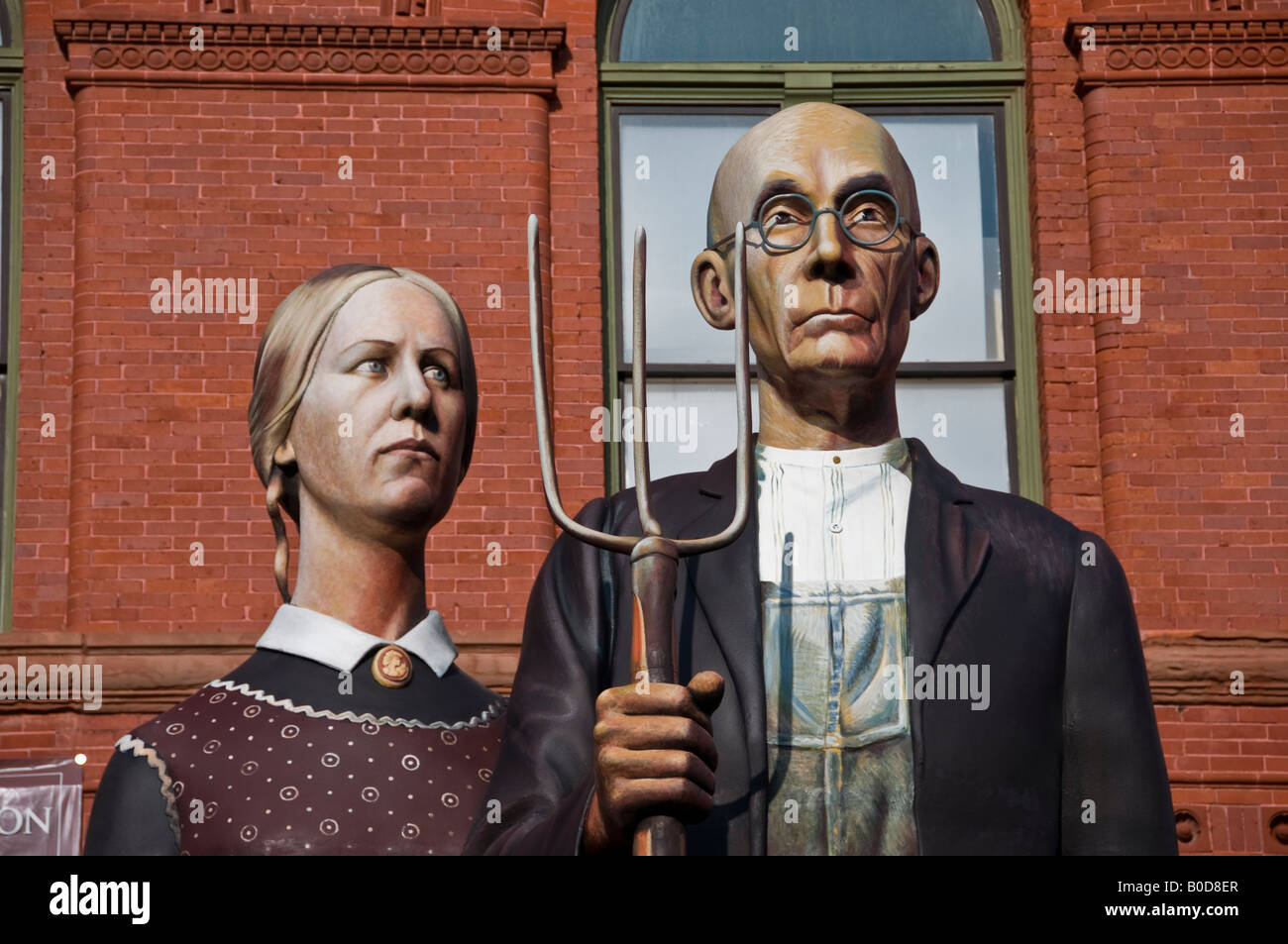 American Gothic de Grant Wood qu'une statue à l'extérieur du bâtiment historique maison des douanes à Key West en Floride Banque D'Images