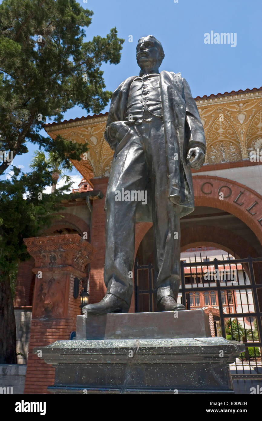 La statue de Henry Morrison Falgler debout à l'extérieur à l'entrée de Flager college à St Augustine en Floride Banque D'Images