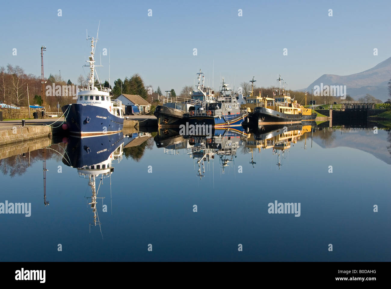 Hivernage bateaux en bassin de Corpach Caledonian Canal Banque D'Images