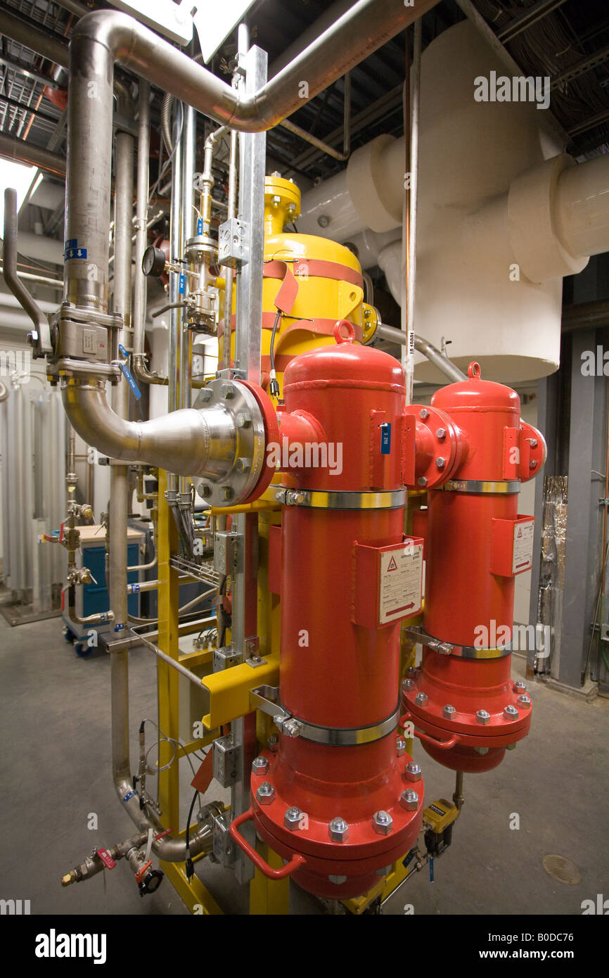 La génération de vide pompes à vide pompes et filtres énorme garder le synchrotron énorme pour permettre le bon fonctionnement de l'expérience scientifique Banque D'Images