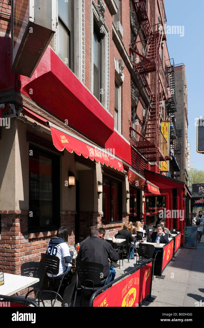 Café typique sur Bleecker Street, Greenwich Village (Village) ou de l'Ouest, Manhattan, New York City Banque D'Images