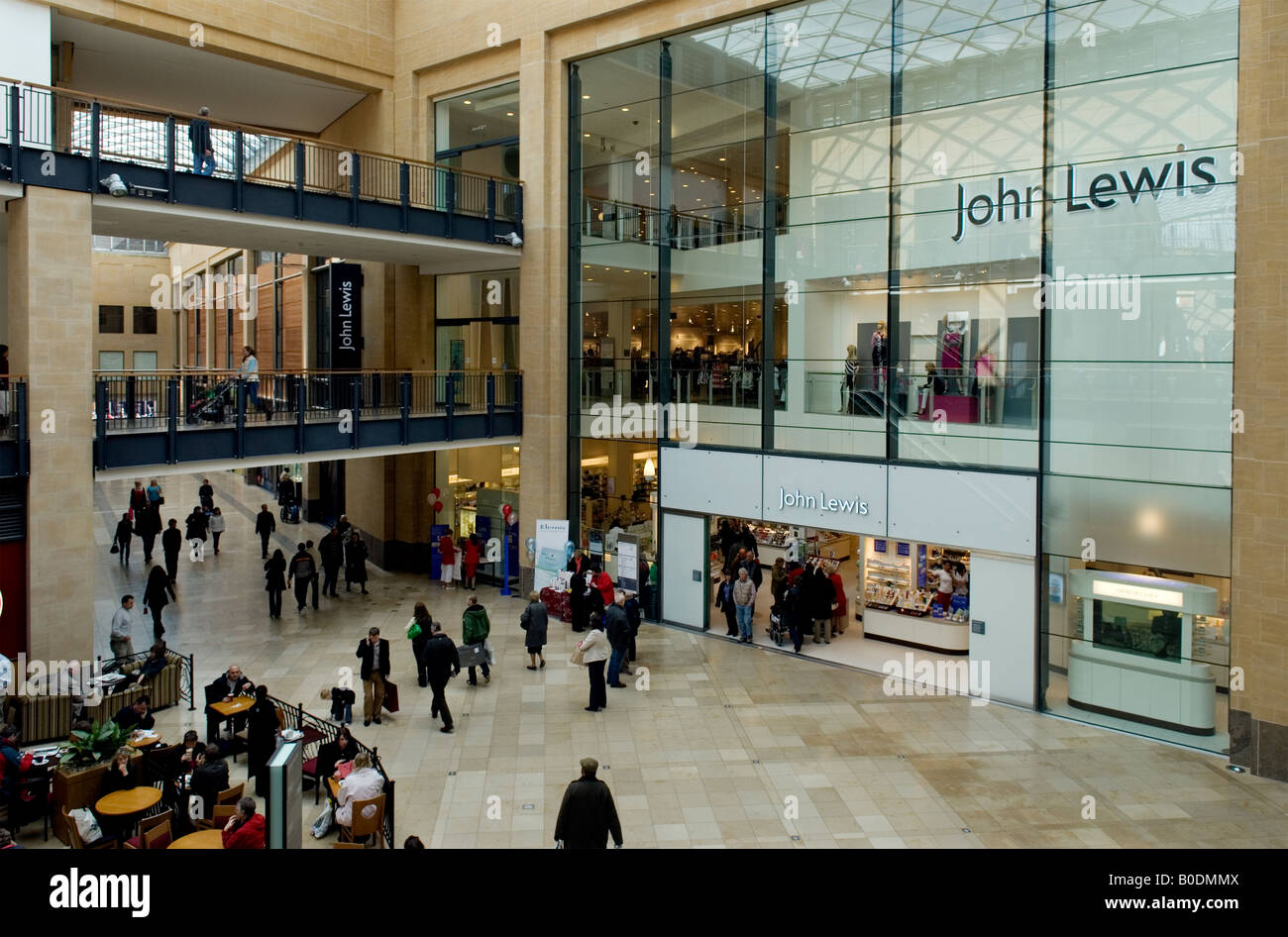 John Lewis store magasin John Lewis Partnership centre commercial Grand Arcade Grande-bretagne Shopping Boutiques Économie Dépenses Camb Banque D'Images