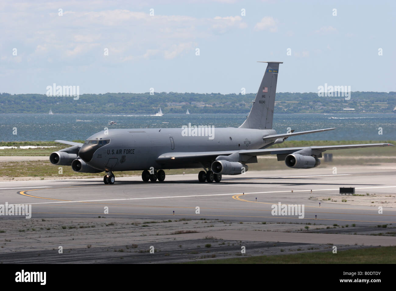 Un KC 135 commence à décoller de l'aéroport en état Quonset Newport Rhode Island Banque D'Images