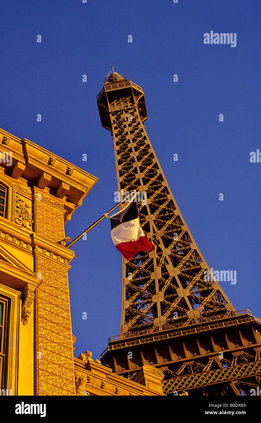 Réplique de la Tour Eiffel à Paris l'hôtel casino sur Las Vegas Blvd Las Vegas NEVADA USA Banque D'Images