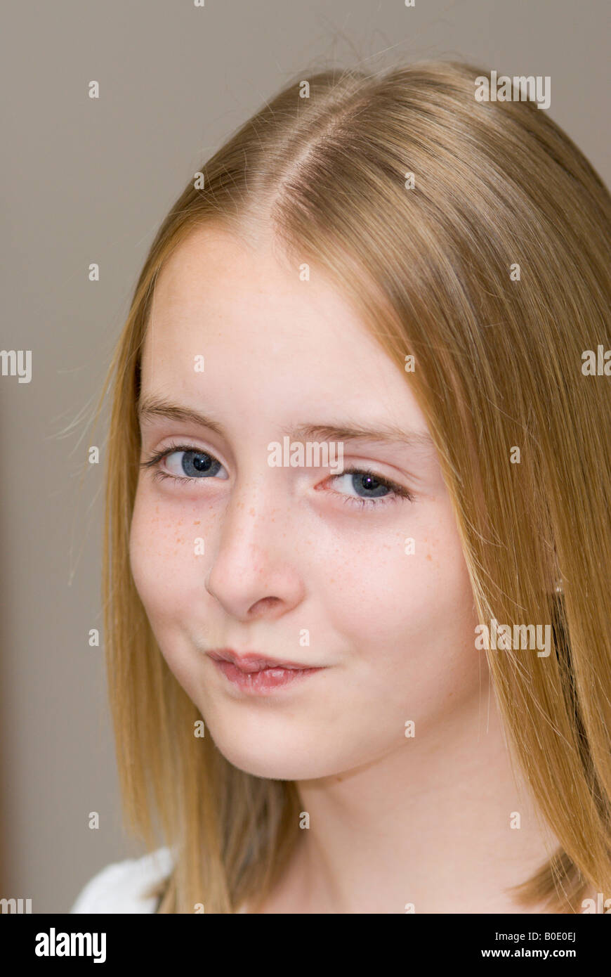 Portrait de 12 ans caucasien girl Banque D'Images