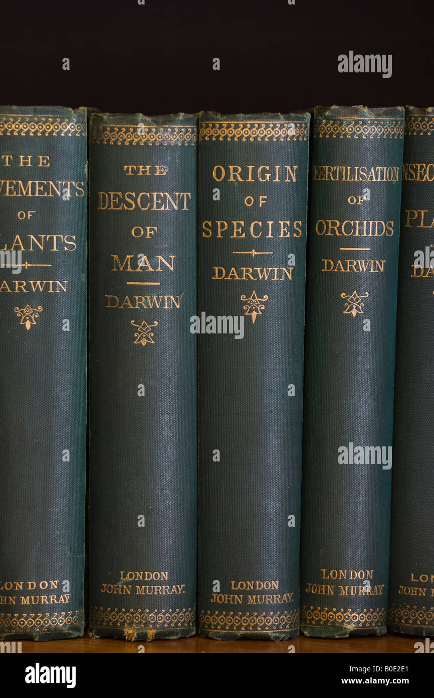 Livres de Charles Darwin y compris sur l'origine des espèces et la descente de l'Homme Banque D'Images