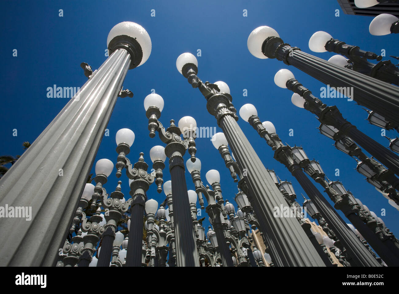 Installation de l'éclairage urbain au LACMA vaste musée d'art contemporain par Chris Burden Banque D'Images