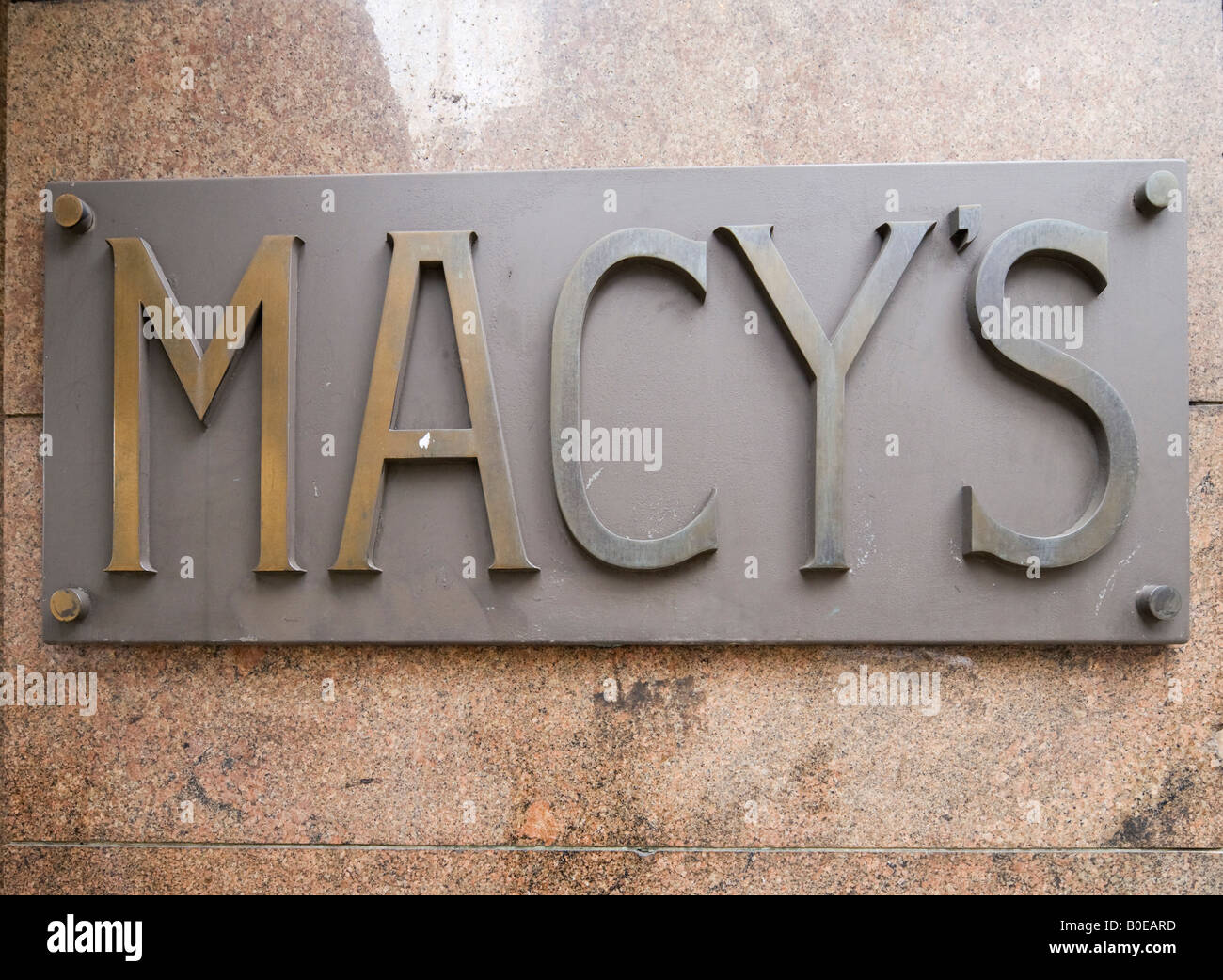 Au panneau d'entrée du grand magasin Macy's, 151 West 34th Street, Manhattan, New York City Banque D'Images