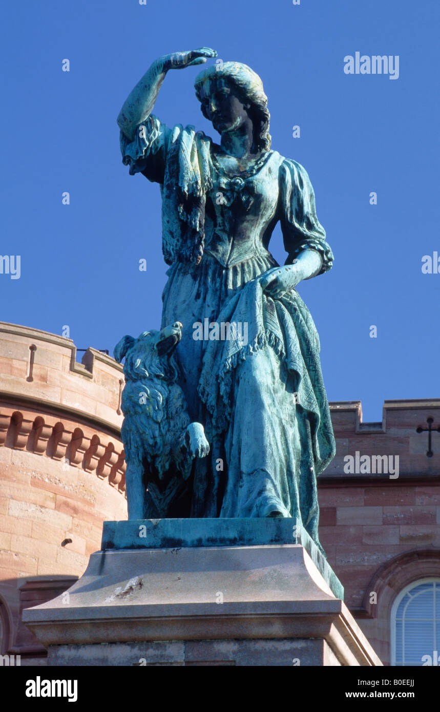 Statue de Flora MacDonald à l'extérieur du Château d'Inverness, Inverness, Highland, Scotland, UK. Banque D'Images