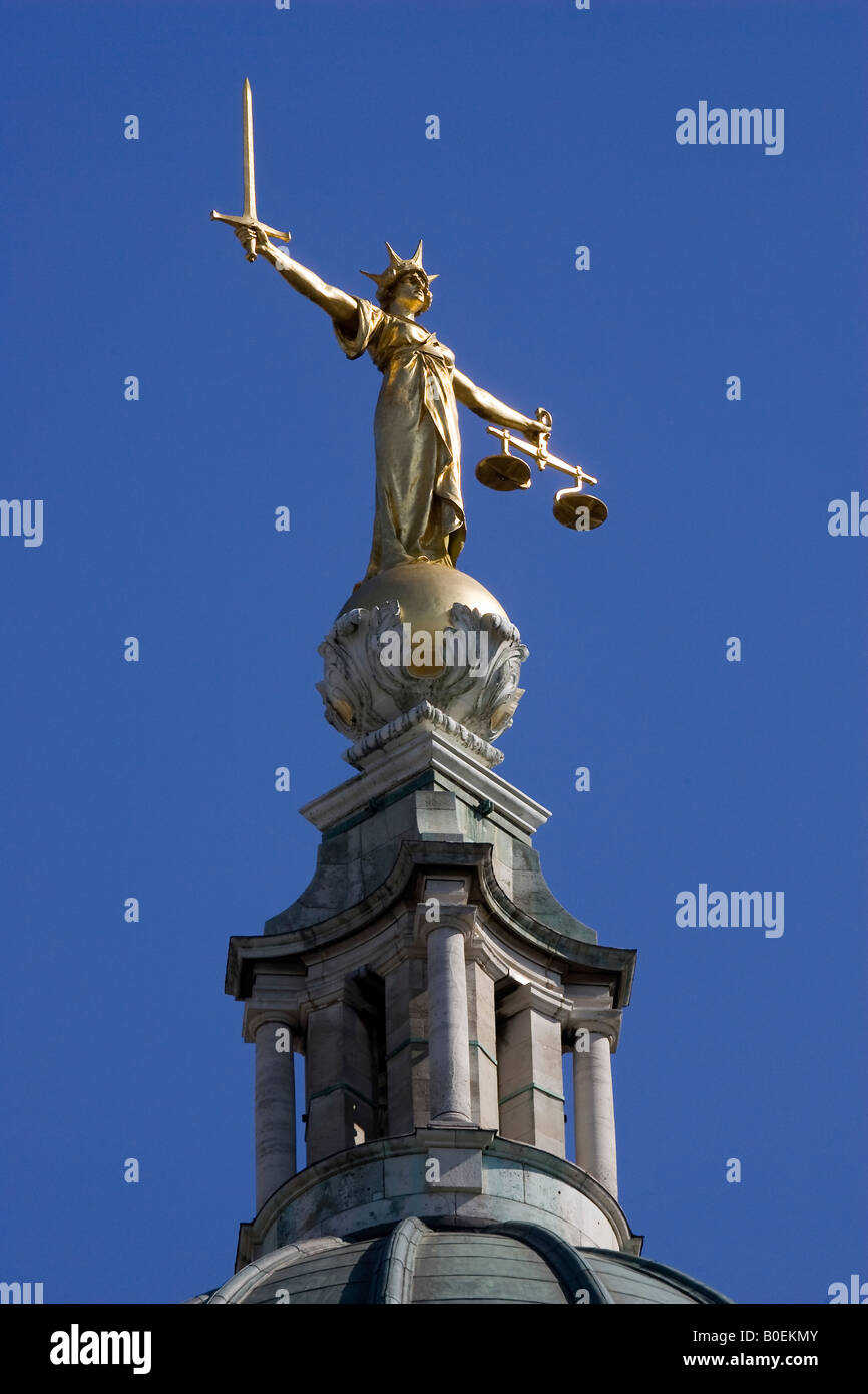 Statue de la Justice La cour pénale centrale Old Bailey Banque D'Images