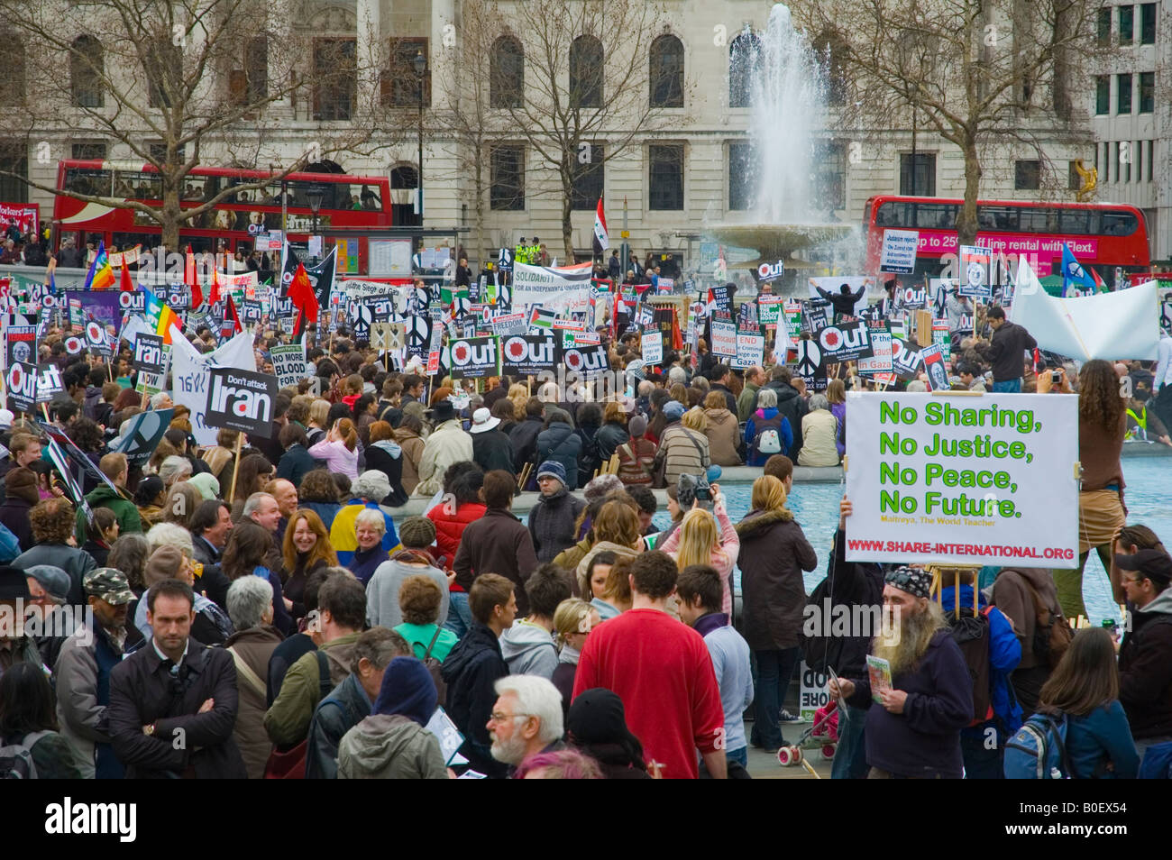 La paix rassemblement à Trafalgar Square à Londres UK Banque D'Images