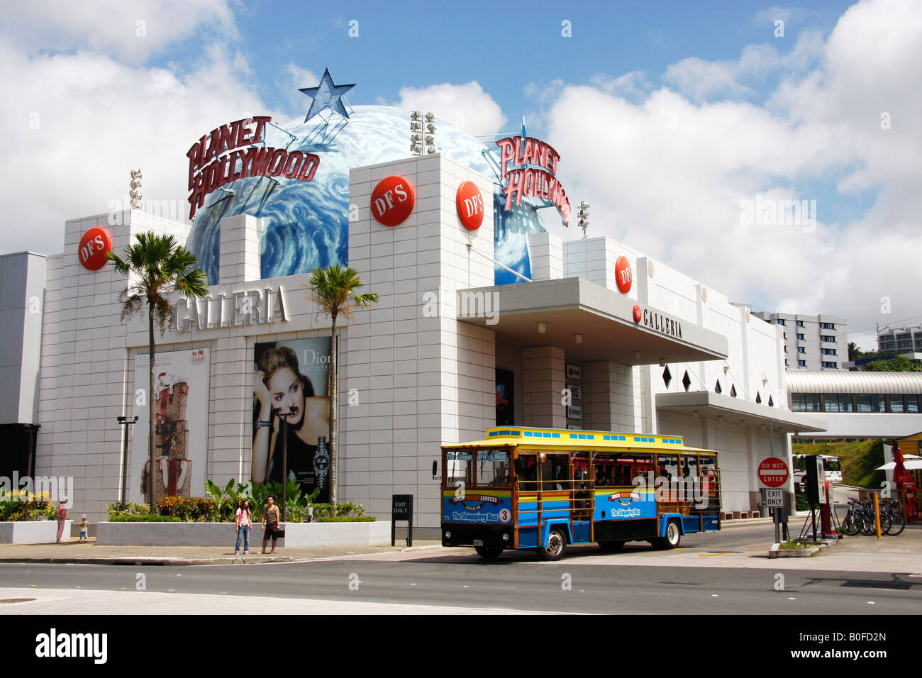 Tramway de l'extérieur de la Planète Hollywood Galleria, Tumeur, Guam, ouest de l'océan Pacifique. Banque D'Images
