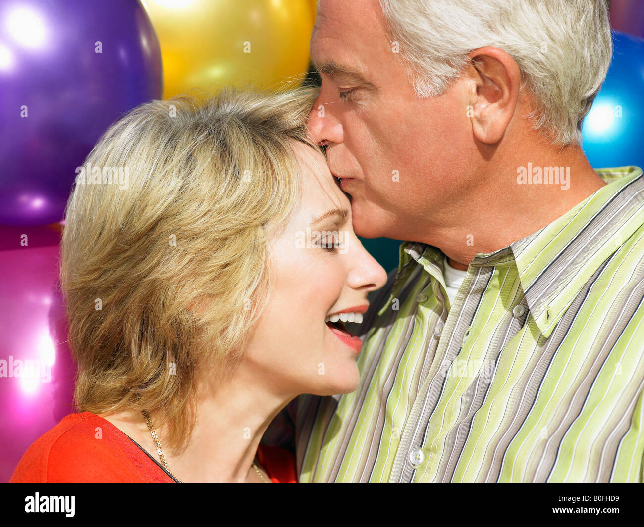 Senior couple embracing Banque D'Images