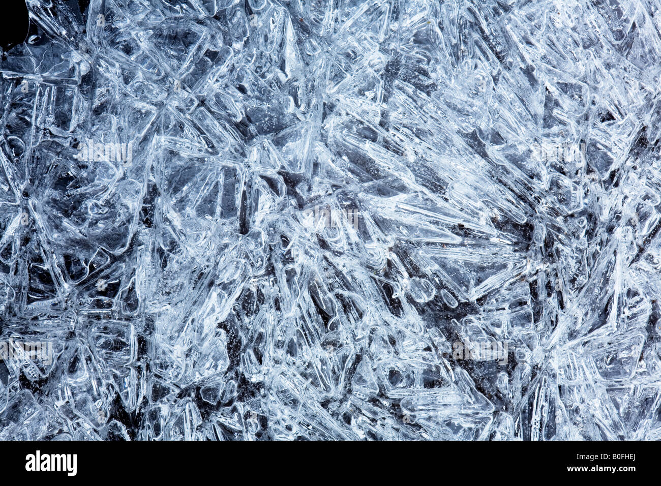 Les modèles de glace formée dans un ruisseau de montagne dans le Nord du Yorkshire Coverdale Banque D'Images