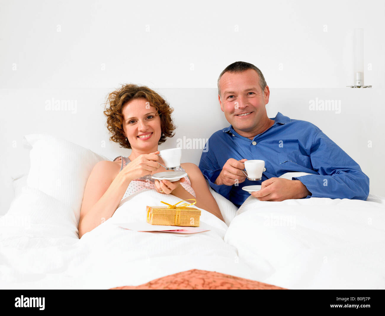 Portrait de l'homme et de la femme au lit Banque D'Images