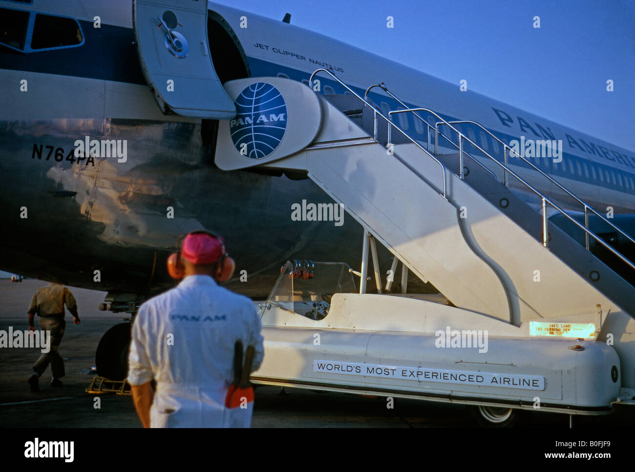 Étapes suivantes jusqu'à Pan American World Airlines Boeing 707 Jet 37, 1965 Banque D'Images