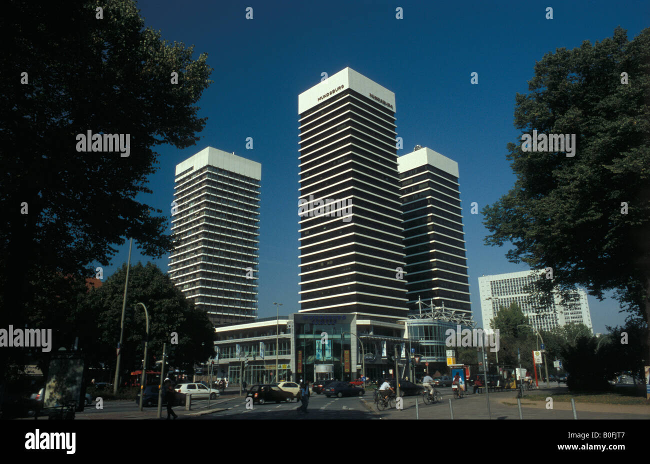 L'Hochhaeuser Mundsburg, trois des rares immeubles de grande hauteur à Hambourg, construit dans les années 70, Allemagne Banque D'Images