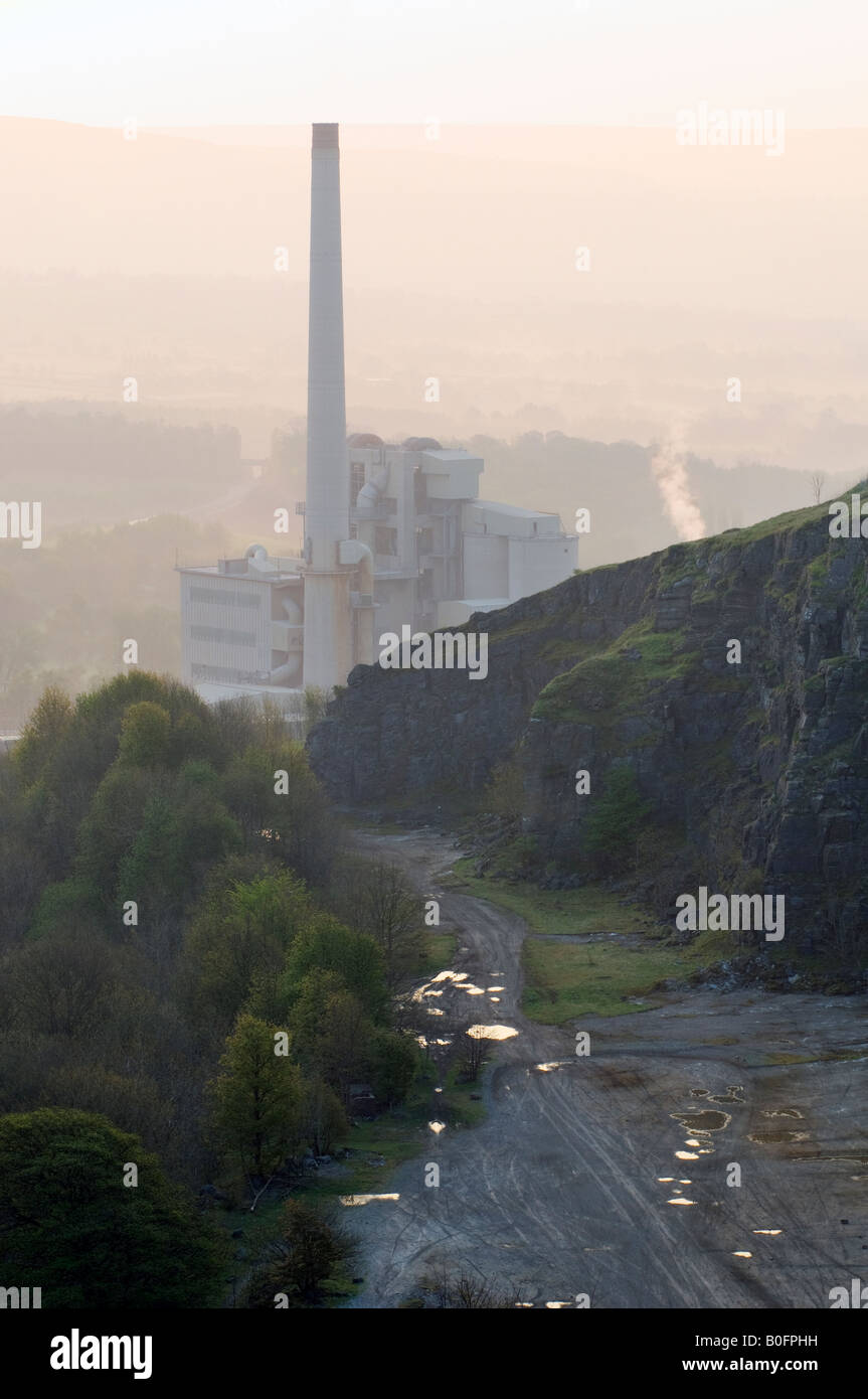 Ciments Lafarge travaille au-dessus de l'axe Dale dans le Derbyshire, Grande-Bretagne Banque D'Images