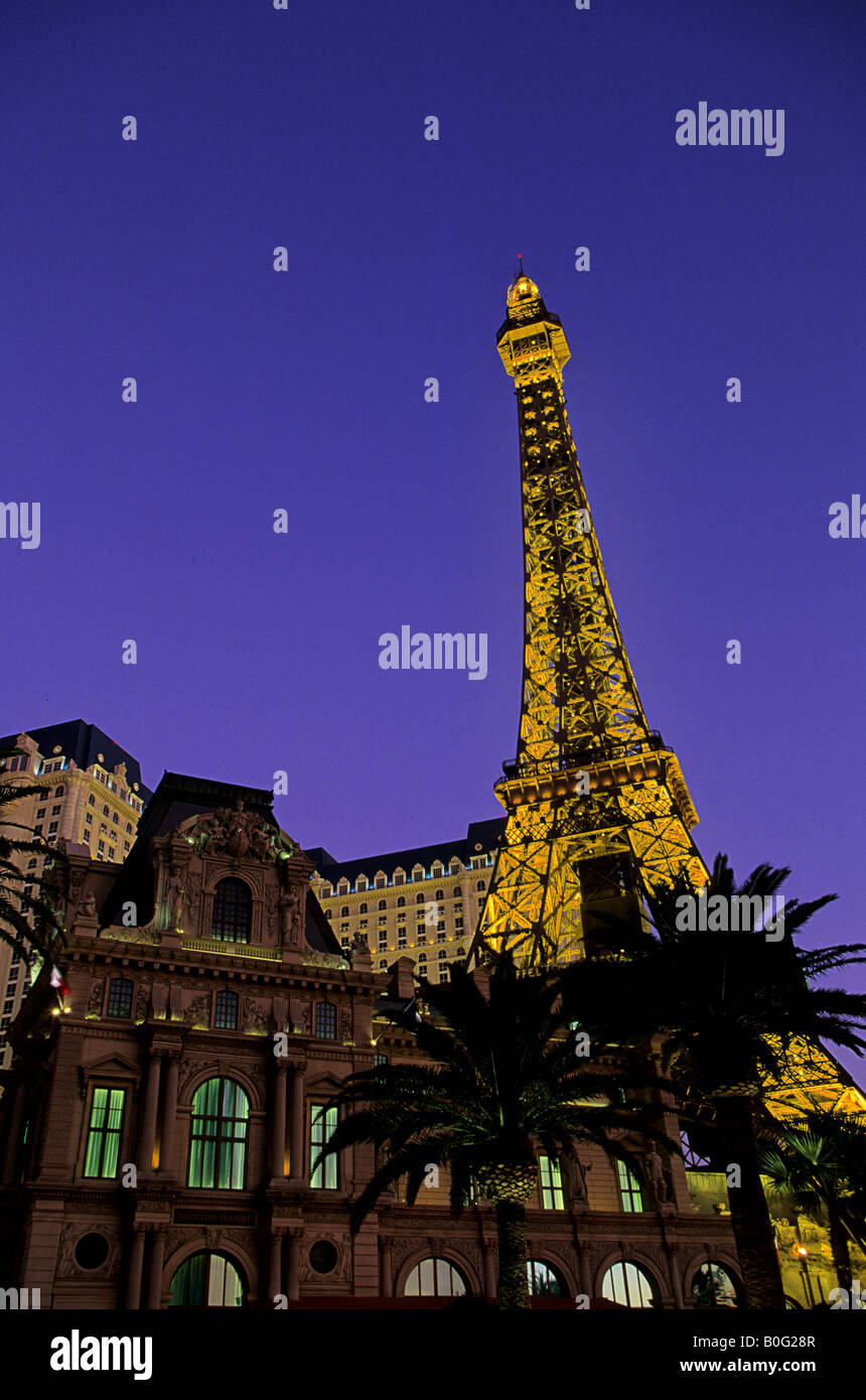 Réplique de la Tour Eiffel à Paris l'hôtel casino sur Las Vegas Blvd Las Vegas NEVADA USA Banque D'Images