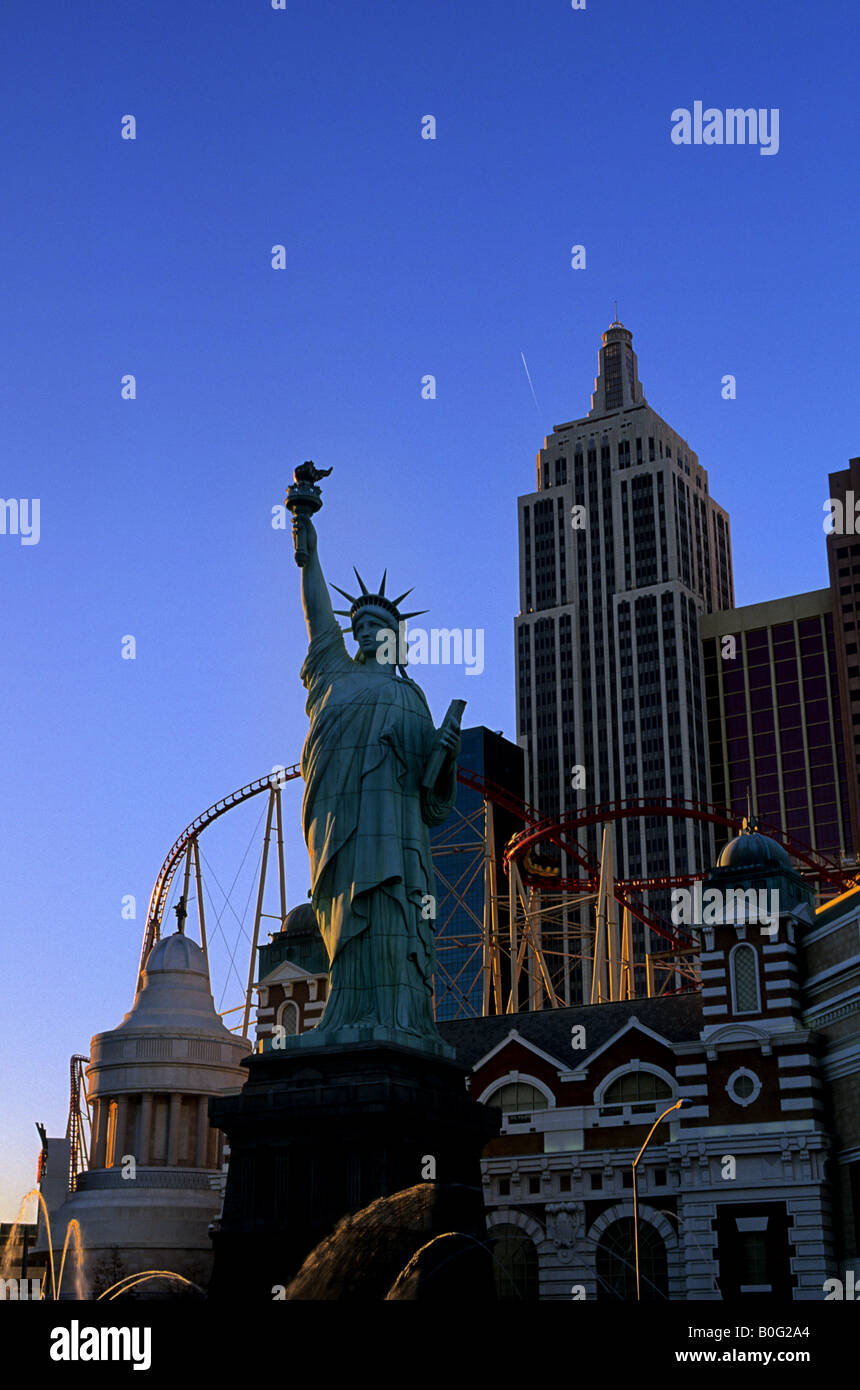 Statue de la liberté réplique miniature statue au MGM Mirage à New York New York Hotel and Casino à Las Vegas Boulevard Banque D'Images