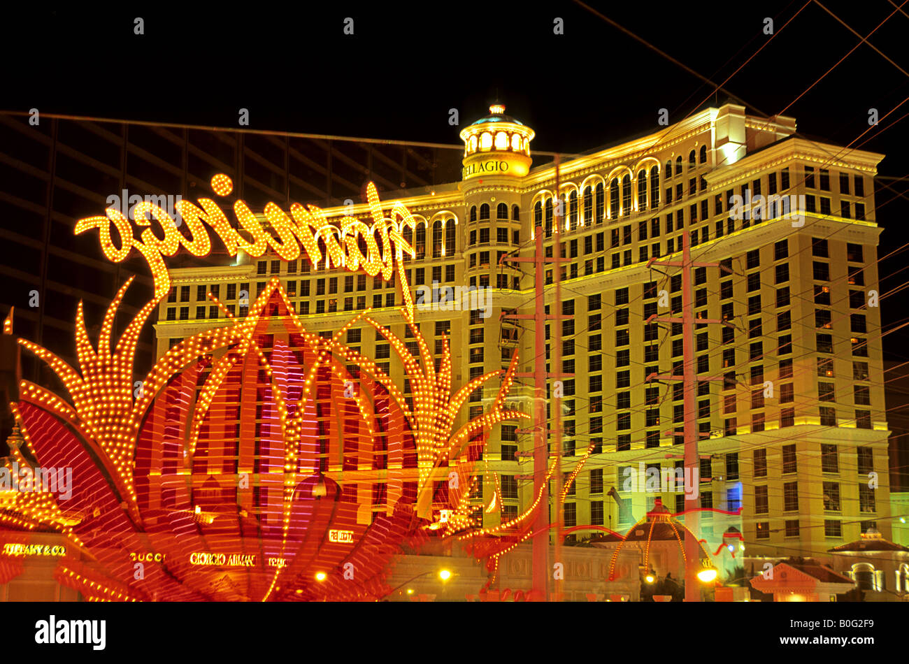 L'extérieur de l'hôtel Bellagio et Casino sur le Strip de Las Vegas au coucher du Soleil - Las Vegas, Nevada (États-Unis) Banque D'Images