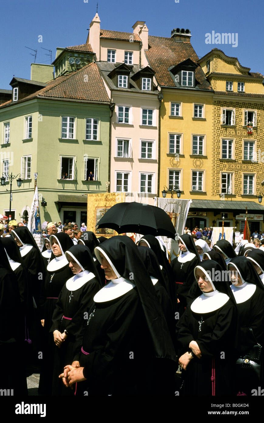 Les religieuses catholiques balade à Varsovie, Pologne. Banque D'Images