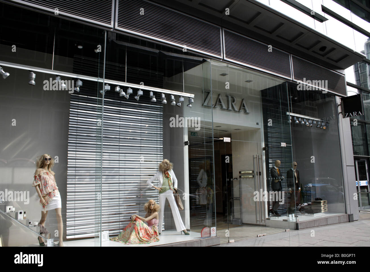 Magasin de vêtements au détail Zara Victoria Street London uk 2008 Photo  Stock - Alamy