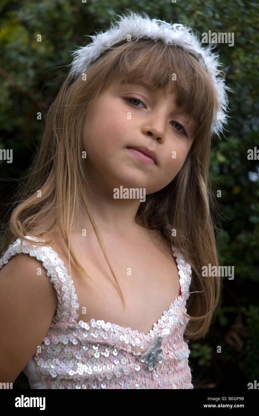 Jeune fille (5 ans) s'habiller comme une princesse Photo Stock - Alamy