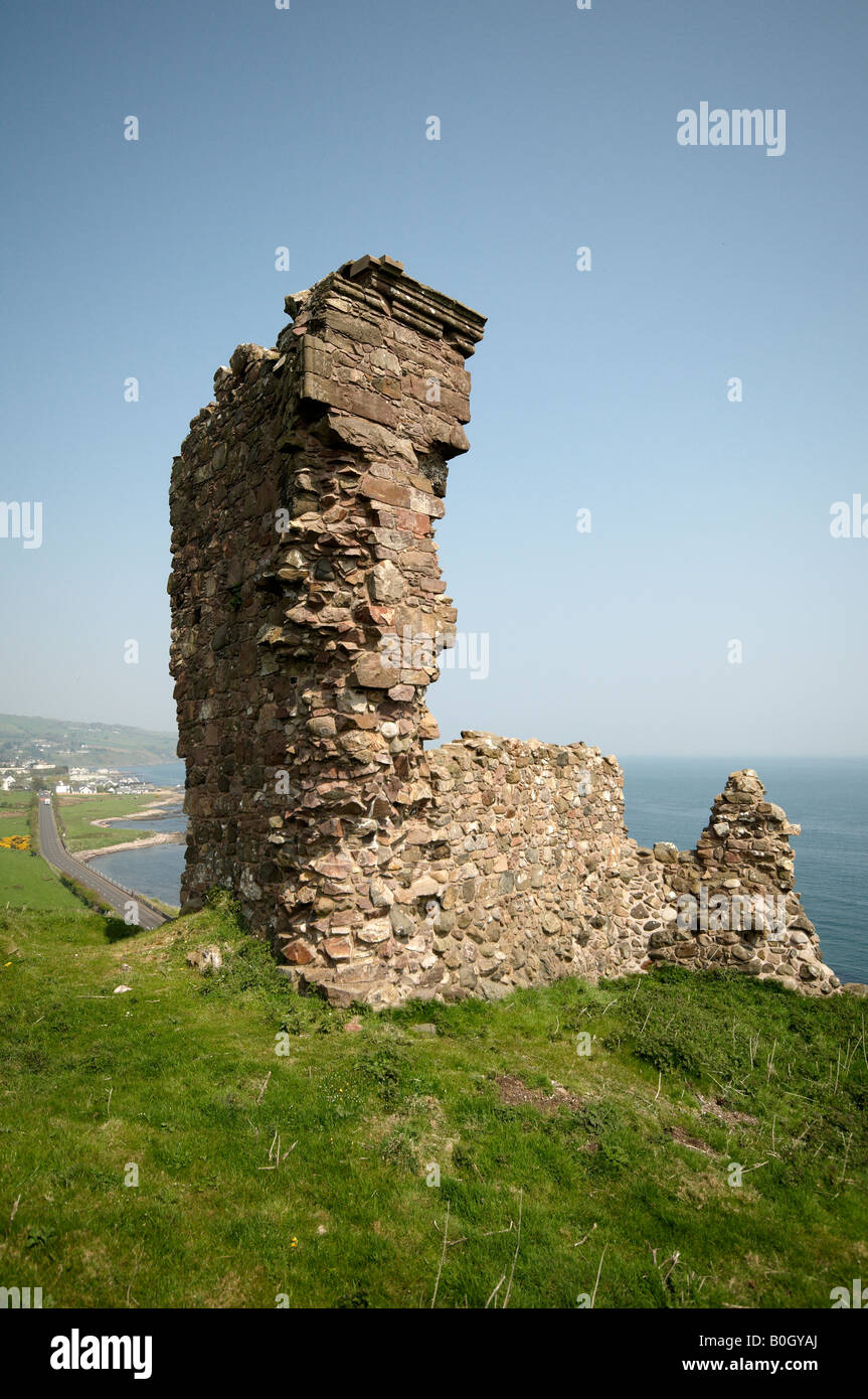 Les ruines de Red Bay Castle situé à proximité de Red Bay sur la route côtière principale entre Cushendall et Waterfoot Banque D'Images