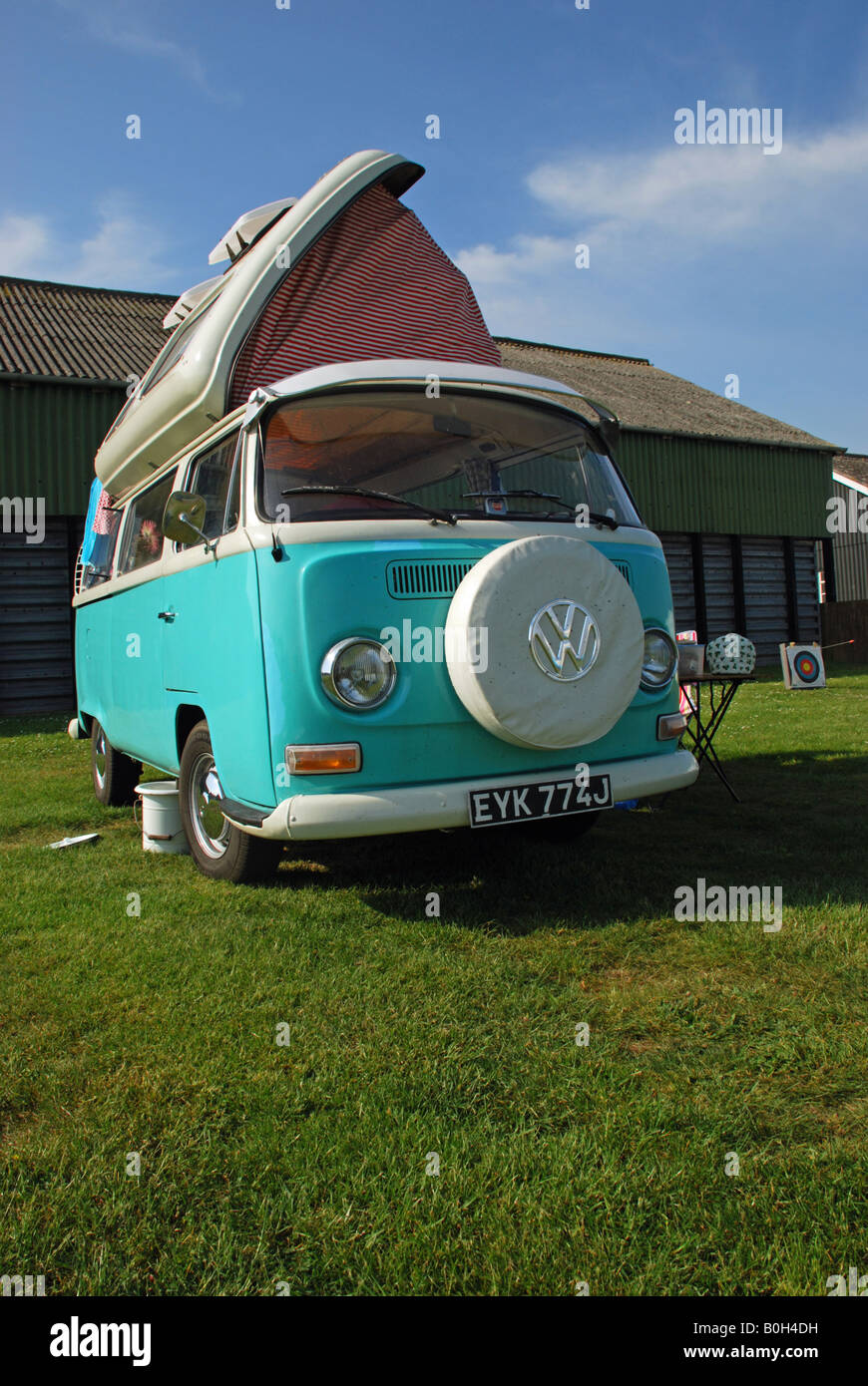 Un 1971 'early Bay' VW camper van. Stiffkey, Norfolk, Angleterre. Banque D'Images