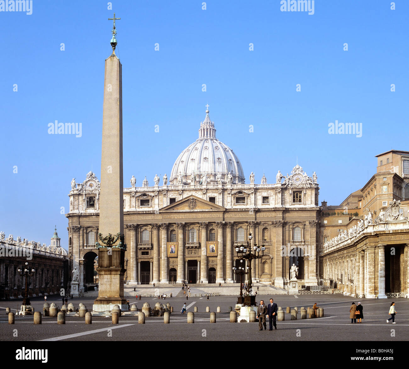 La Basilique St Pierre, façade principale, Cité du Vatican, Rome, Italie Banque D'Images