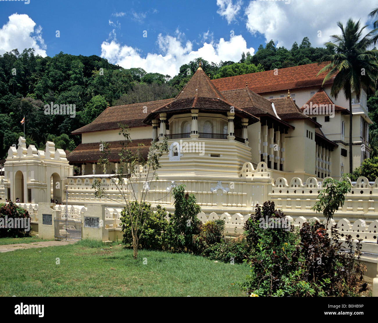 Temple de la dent, le Sri Dalada Maligawa, le lac de Kandy, Kandy, Sri Lanka Banque D'Images