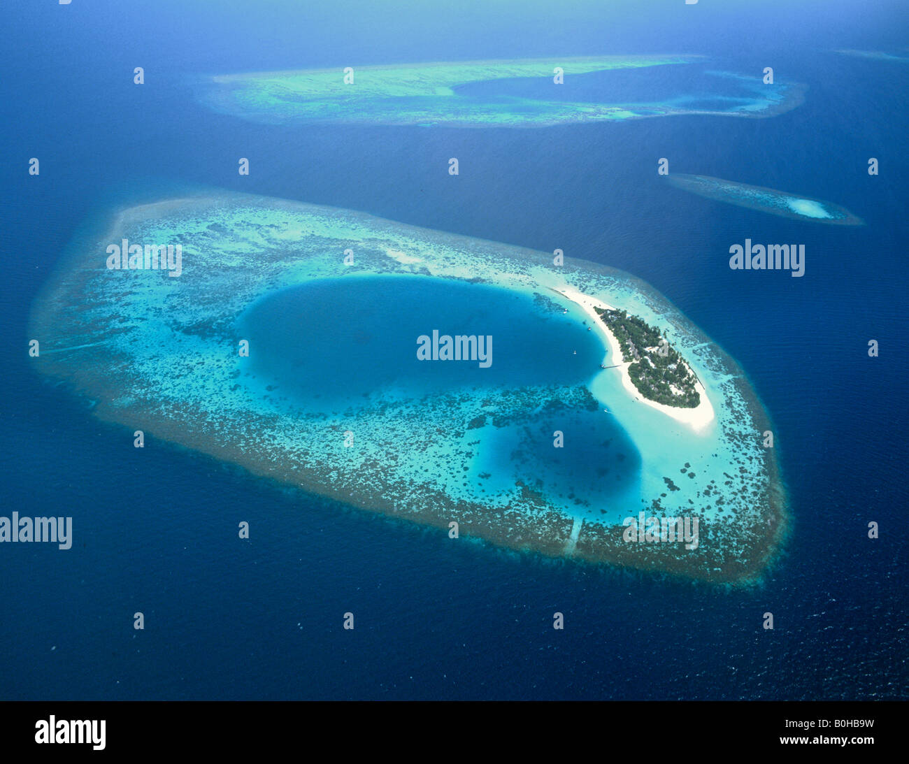 Île de Bathala, vue aérienne, Ari Atoll, Maldives, océan Indien Banque D'Images