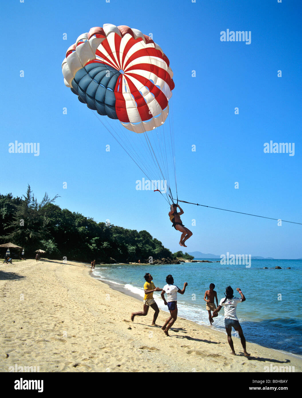 Parachute sur une plage, à Pattaya, Thaïlande, Asie du Sud-Est Banque D'Images