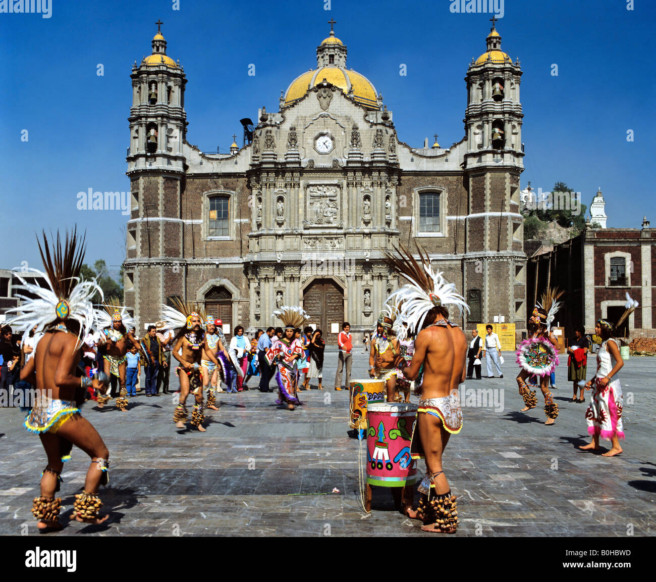 Basilique Notre Dame de Guadalupe, la cathédrale, les Indios, Mexico, Mexique, Amérique Centrale Banque D'Images