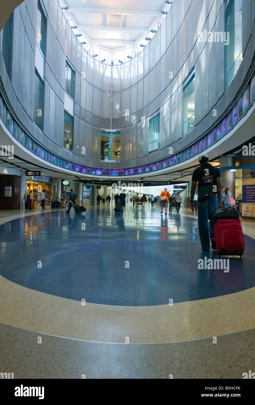 Terminal de l'Aéroport Intercontinental George Bush le matin, Houston, Texas, USA Banque D'Images