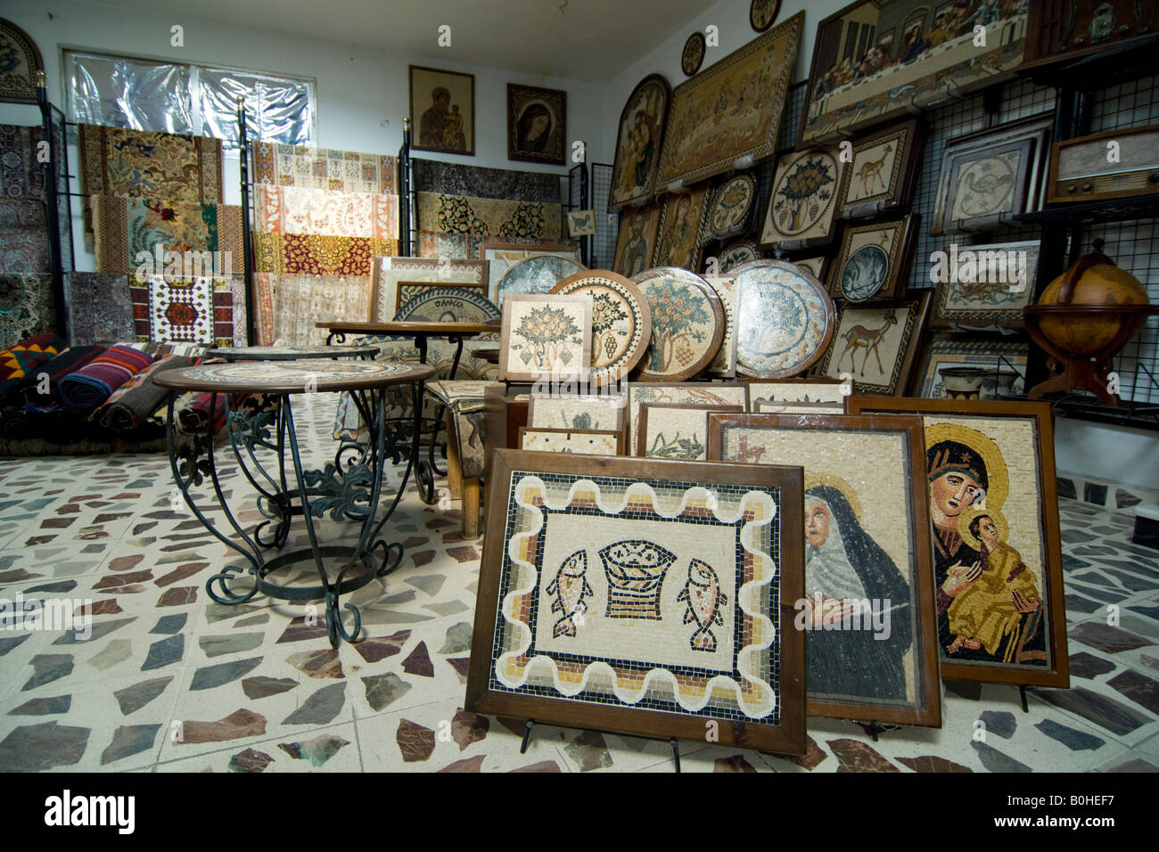 Tableaux mosaïque dans une boutique de souvenirs, Jordanie, Moyen-Orient Banque D'Images