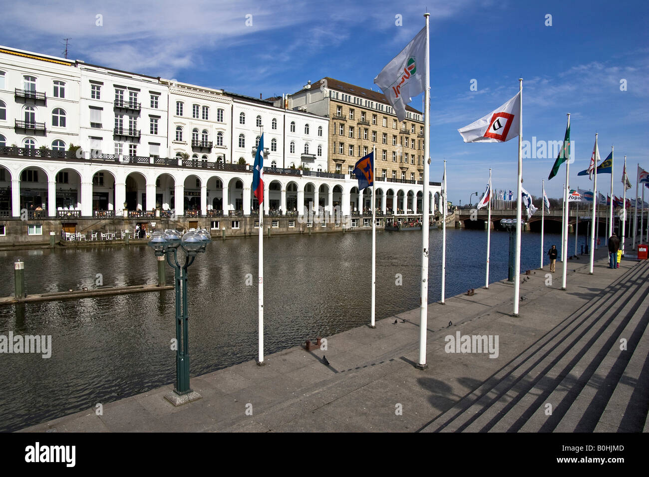 La rivière Alster et Alsterarkaden arcades à Hambourg, Allemagne Banque D'Images