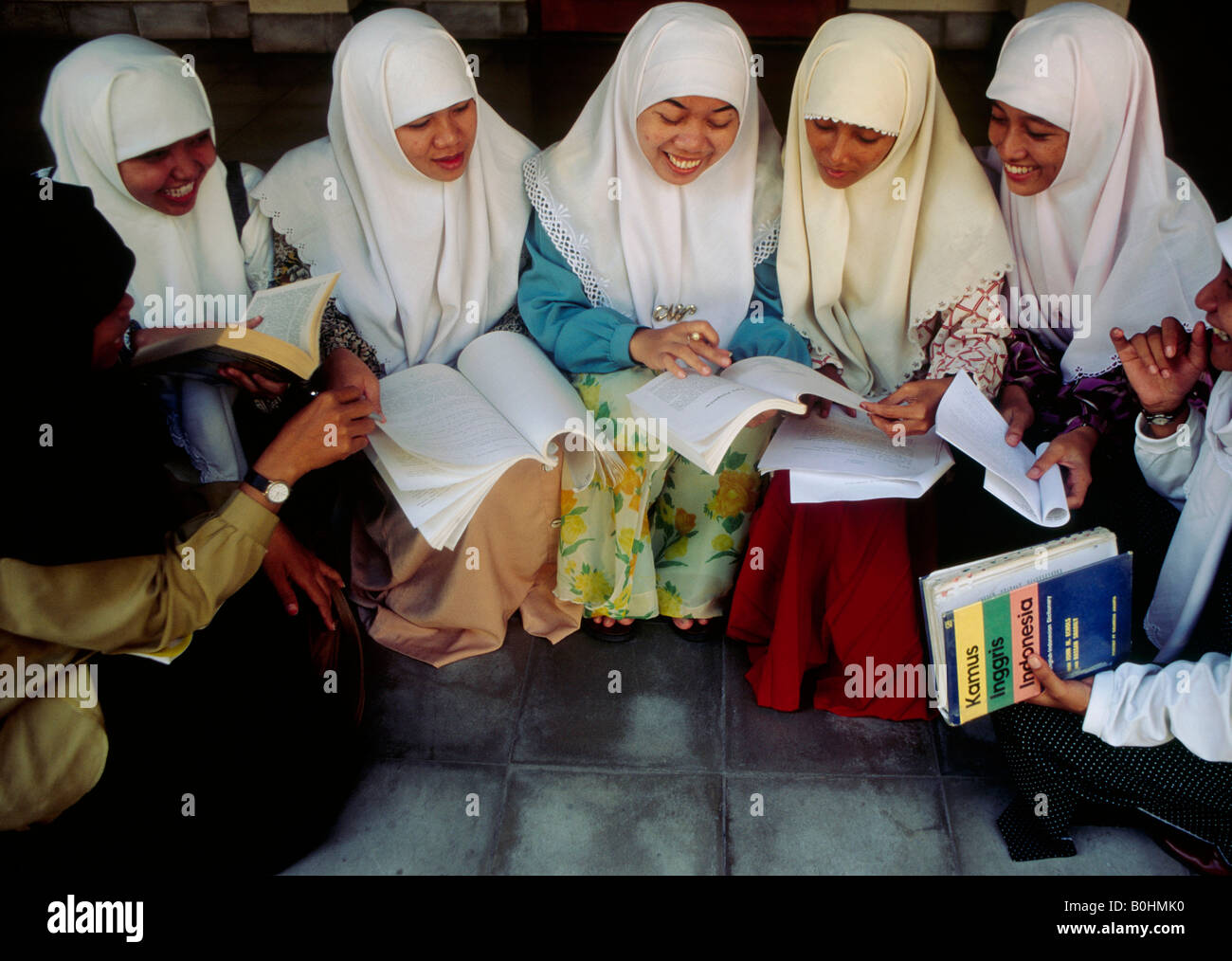 Les étudiantes, en Indonésie. Banque D'Images