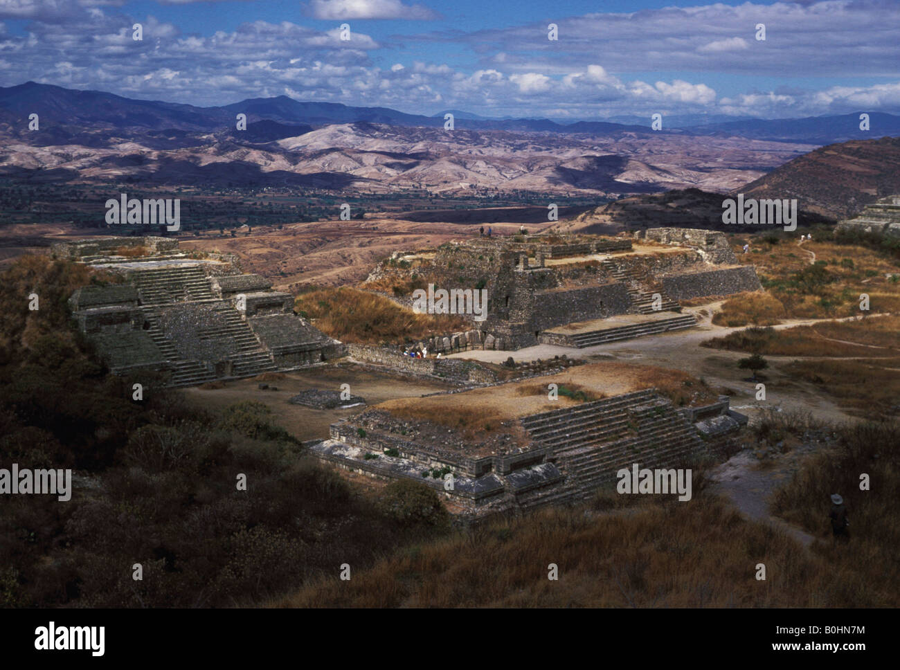 Une vue aérienne des ruines de Monte Alban le site de cérémonie autrefois connue comme Sahandevui, Oaxaca, Mexique. Banque D'Images
