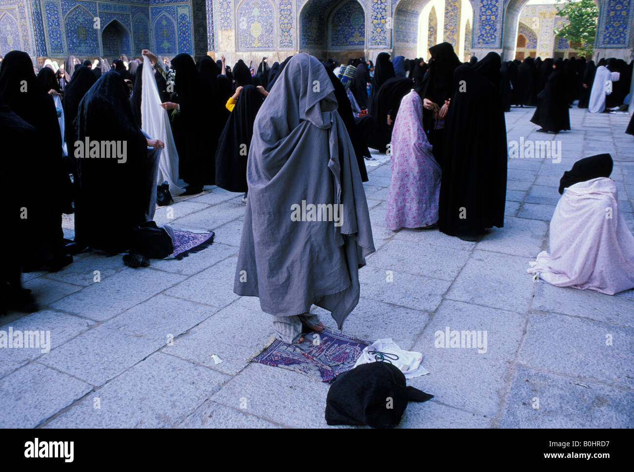 Les femmes musulmanes à la prière du vendredi, l'Iran. Banque D'Images