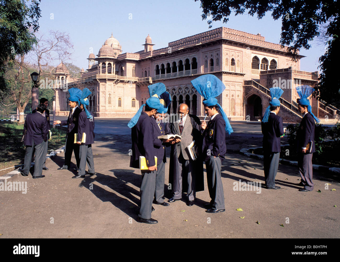 Élèves et professeur à l'élite Aitchison College de Lahore, Pakistan. Banque D'Images